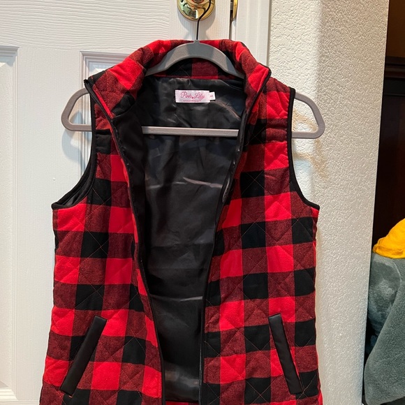 Pink Lily Buffalo Plaid Vest, Size Small - Picture 3 of 6